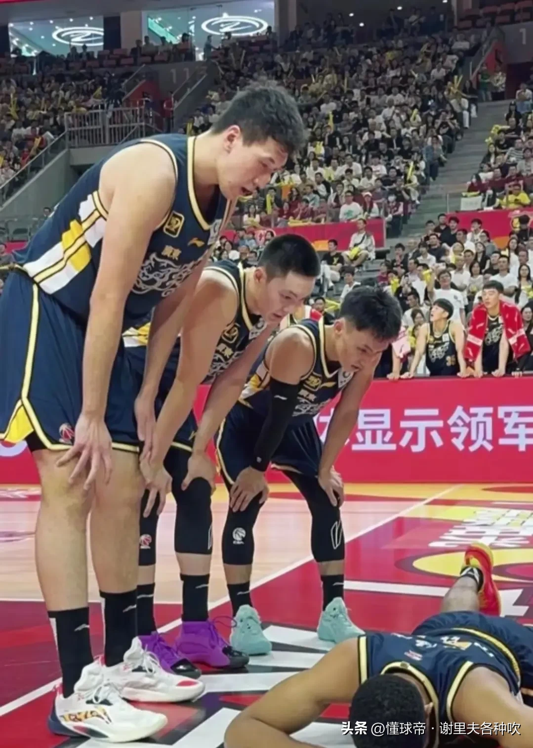 半岛体育网站-社区盾冲刺阶段再迎强敌，广东宏远刷新队史纪录，主帅态度——气氛紧张，临场指挥获称赞的简单介绍